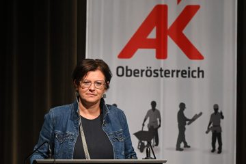 AK-Direktorin Andrea Heimberger, MSc legte den Mitgliedern der AK-Vollversammlung den Rechnungsabschluss 2022 vor.